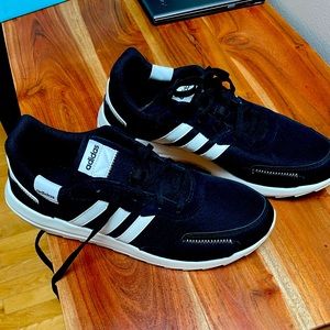 Adidas retro sneaker like new
